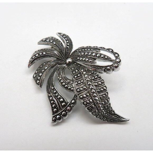 West Germany Flower Brooch Silver Tone Leaf Ribbon 1.5" Vintage Marcasite Look - Picture 1 of 11